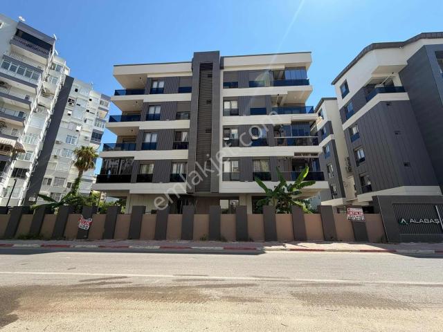 Şehir Merkezin De Denize Ve Sampi Kavş. Yakın Havuzlu Site De