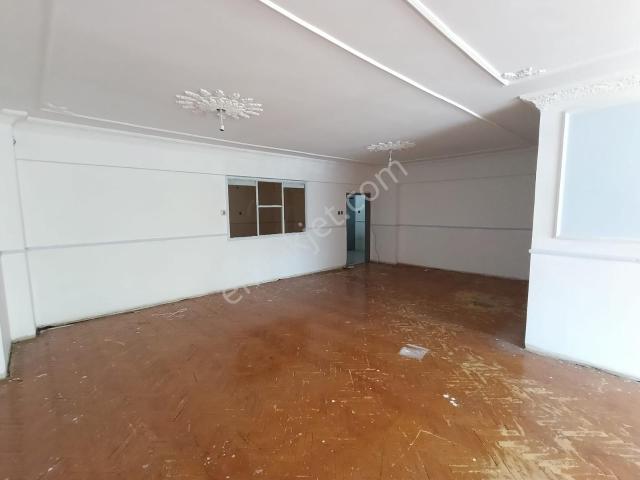 Şehir Merkezinde 220 M² 3+1 Geniş Kiralık Daire | Merkezi Isıtma