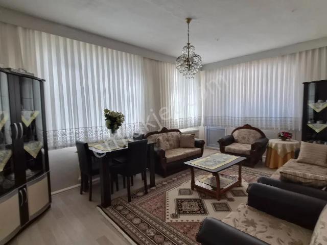 Şehir Merkezinde Ara Kat Bakımlı Satılık 3+1 140 M2 Daire