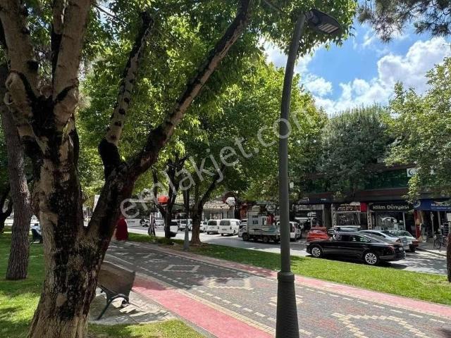 Şehir Merkezinde Geniş Ferah Daire