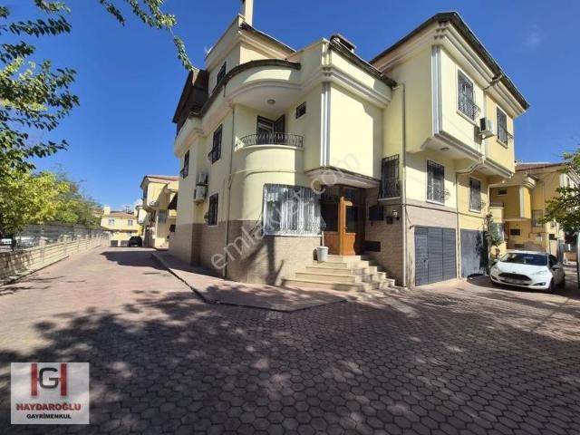Şehir Merkezinde Gürültüden Muaf Huzurlu Yaşam Satılık 5+2 Villa