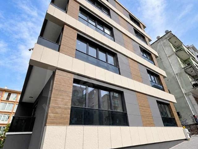 ŞEHIR MERKEZINDE KAPALI OTOPARKLI ÇIFT ASANSÖRLÜ SIFIR 1+1 DAIRE