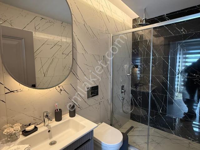 Acil Şehir Merkezinde Havuzlu 2+1 Geniş Daire