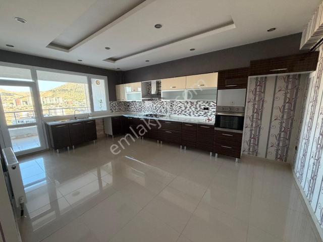 Şehir Merkezinde Sinanoğlu Dekorkent Rezidansta Kiralık Lüks 4+1 Daire Kale Cephesi