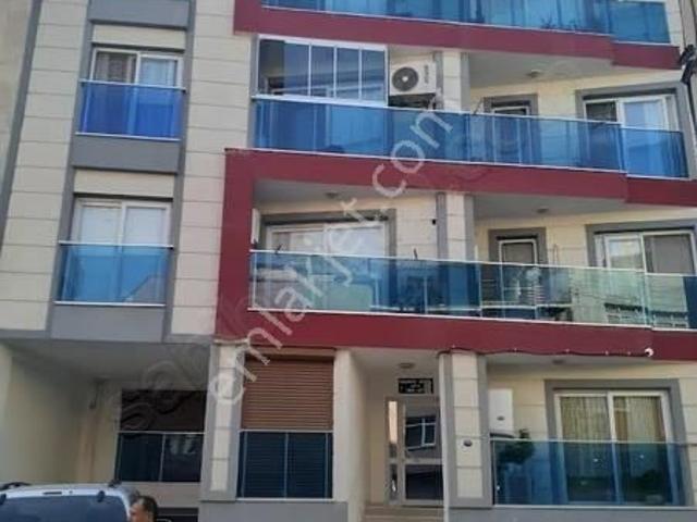 Şehir Hastanesi Vestpark Yakını Ana Çadde Üzerinde Yüksek Giriş