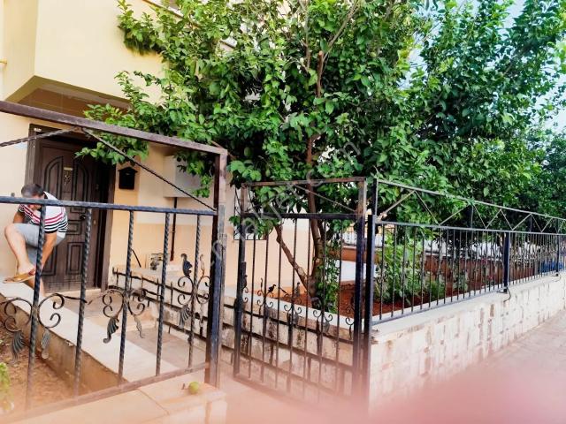 Şehir Hastanesi Yakınında Site İçinde 3 Katlı Müstakil Bahçeli