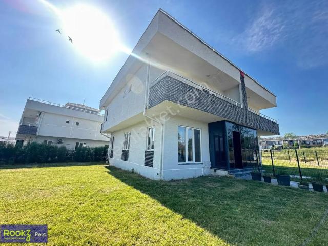 Şehir Hastanesine Komşu Havuzlu Ve Teraslı 3+1 Satılık Villa