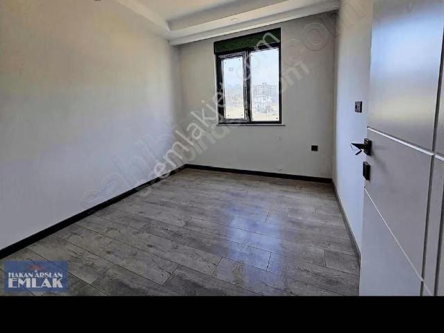 Şehir Hastanesine Yakın Havuzlu Site İçerisinde Satılık 2+1