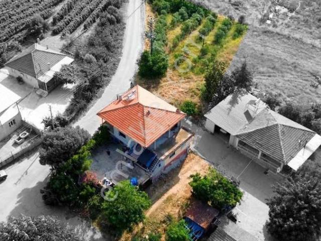 Şehir Stresinden Uzak, Doğayla İç İçe 2 Katlı Ev Ve 2.000 M²