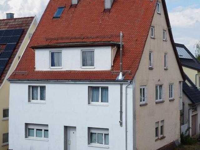 Ehrwürdiges MFH m.3 Wohneinheiten als Kapitalanlage gut vermietet