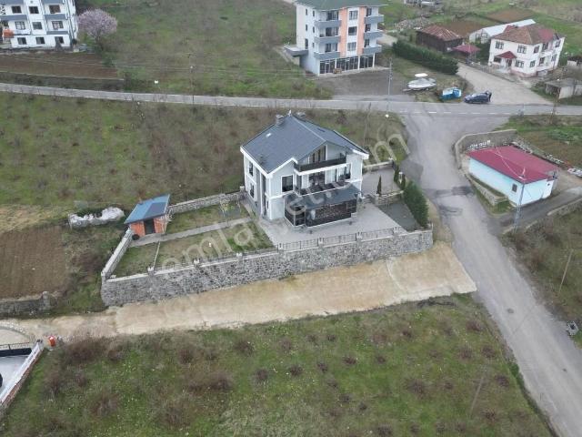 Şehrin Zirvesinde, Mavinin Merkezinde Akyazı'da Satılık Villa