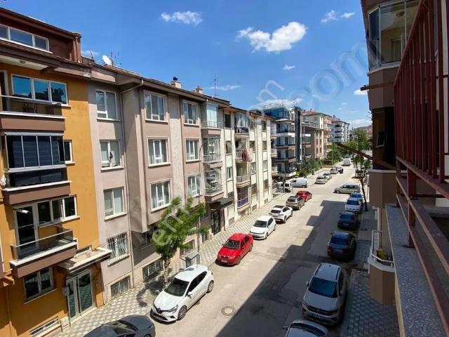 şehrin En Merkezi Konumunda Kiralık Ara Kat 3+1 Fırsat Daire