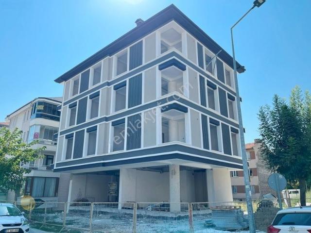 Şehrin Kalbinde Cumhuriyet Mah.'de Sıfır d.gazlı eşyasız 2+1