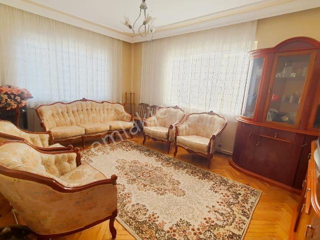 Şehrin Merkezi Konumunda Geniş Eşyalı 3+1 Kiralık Daire