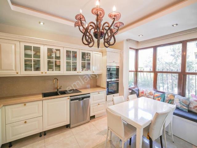 Şehrin Merkezinde 5+1 Tripleks Villa
