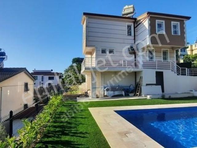 Şehrin Stresınden Uzak Bır Okadarda Şehre Yakın Havuzlu Villa