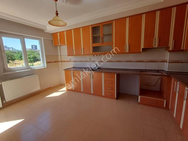 Şehzade'den Çakmak'da Kiralık 4+1, 200 M2 Geniş Daire