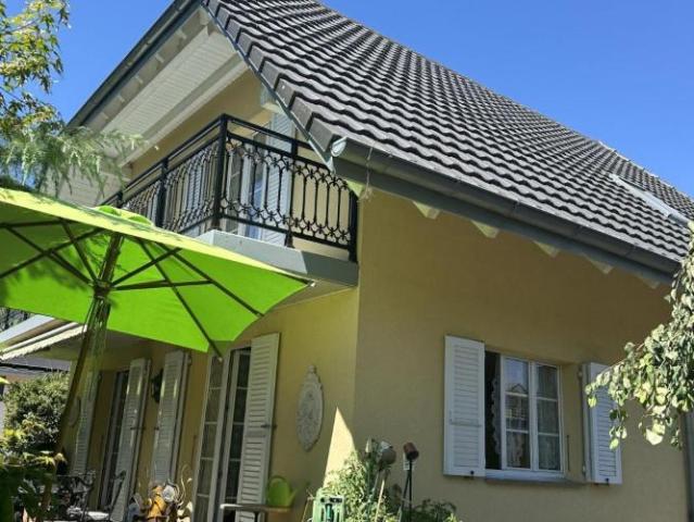 Einzelvilla mit 5.5 Zimmern und Garage