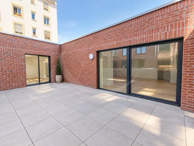 Einzelagent – 4 Zimmer Wohnung mit 64 m² Reihenhäusern – Nations Servette