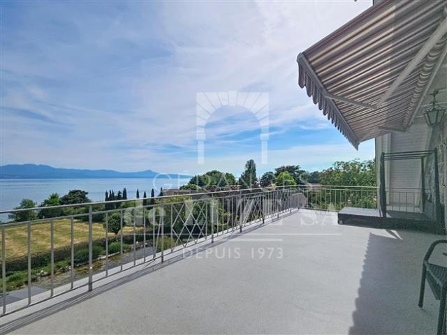 Einzelagent – Charaktervolle, freistehende Villa mit Blick auf den See, natürlichem Schwimmbad und wunderschön gestaltetem Garten
