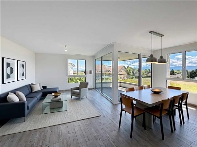 EINZELAGENT – Helle 3,5 Zimmer Wohnung mit Loggia
