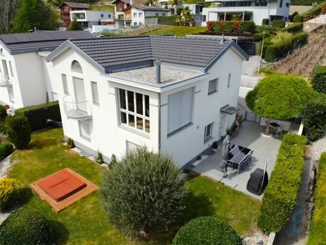 EXKLUSIVE Splendid 5 ½ Zimmer Doppelhaushälfte in Corin