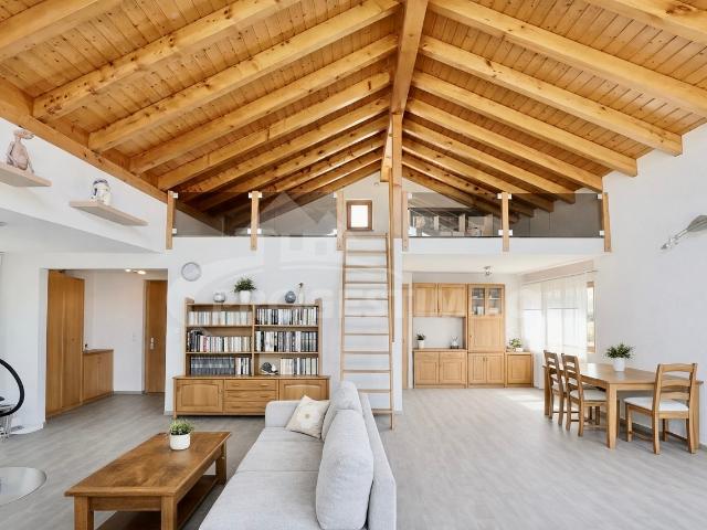EINZELHAUS MIT AUSSICHT AUF DIE EINBÜNDIGE EINFACHHEIT