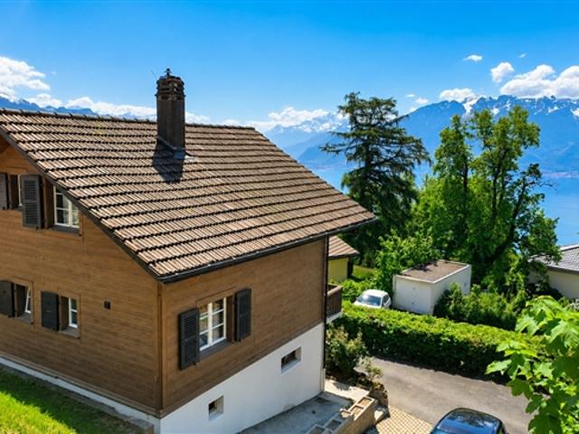 EINZELHÄUSCHEN MIT CHARME UND AUSSICHT AUF DAS MEER UND DIE BERGE