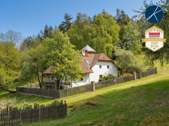 Einzellage: Idyllisches Landhaus mit ca. 9ha Wald und Teich