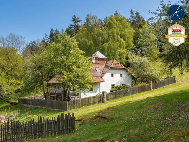 Einzellage: Idyllisches Landhaus mit ca. 9ha Wald und Teich
