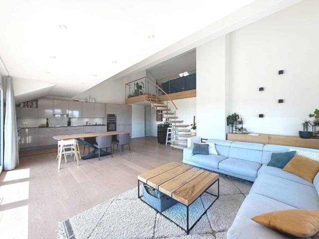 EINZELNER MAKLER – Geräumige und helle 4,5 Zimmer Wohnung + Zwischengeschoss