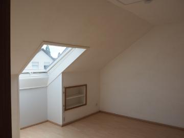 Einzimmer Dachgeschoßwohnung