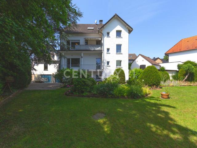 Einziehen & Entfalten: Dreifamilienhaus mit Traumgarten!