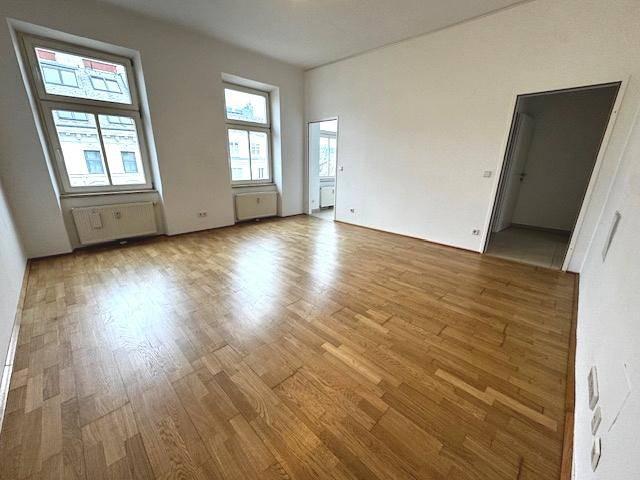 Einziehen oder vermieten: Sanierte 2 Zimmer Wohnung!