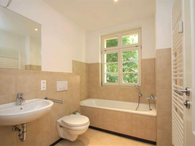 Einziehen oder investieren: moderne 3 Zimmer Wohnung mit Südbalkon