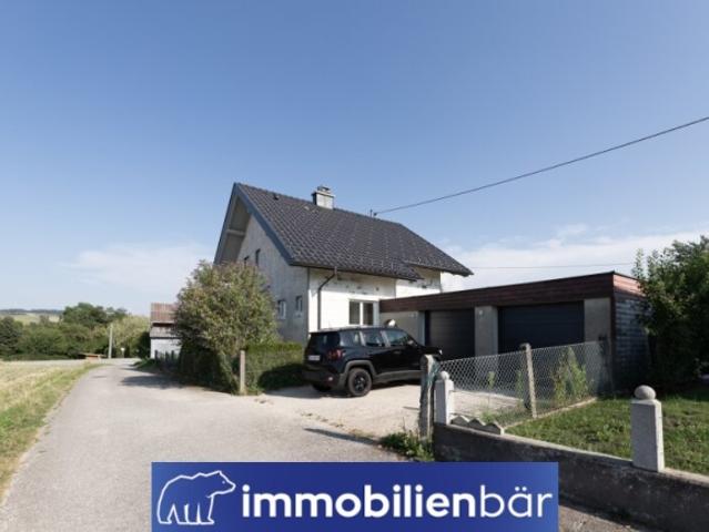 EINZIEHEN STATT SANIEREN! Einfamilienhaus mit großem Grundstück, Doppelgarage & viel Platz