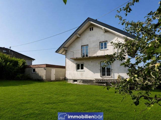 EINZIEHEN STATT SANIEREN! Einfamilienhaus mit großem Grundstück, Doppelgarage & viel Platz