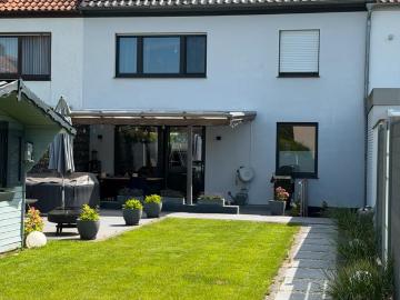 Einziehen statt sanieren: modernisiertes RMH mit Garten & Garage