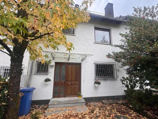 Einziehen statt renovieren – Ihr neues Zuhause mit sechs Zimmern in Oberursel Stierstadt!