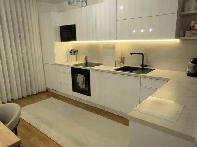 Einziehen & Wohlfühlen: 3 Zimmer Wohnung mit Loggia & Küche!