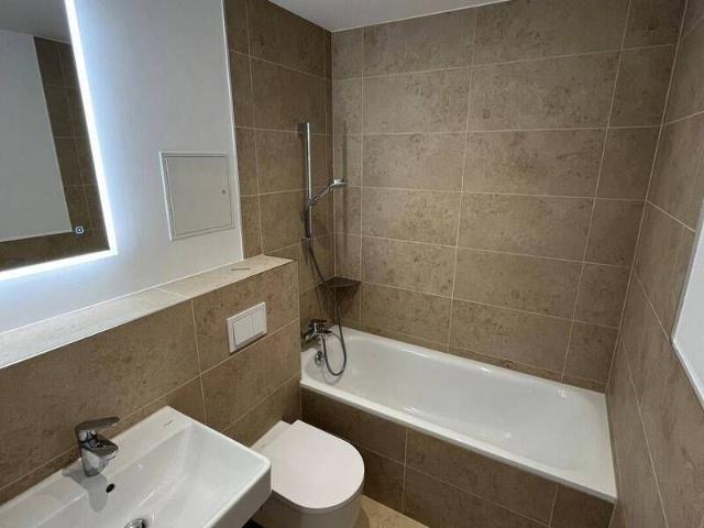 Einziehen & wohlfühlen: Traumhaft sanierte 4 Zimmer Wohnung mit Balkon und Einbauküche!