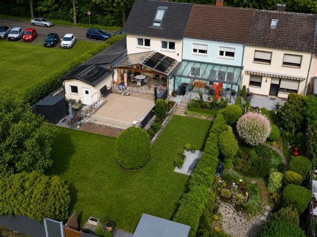 Einziehen & Wohlfühlen – Gepflegtes Familienhaus mit Sonnengarten und Garage