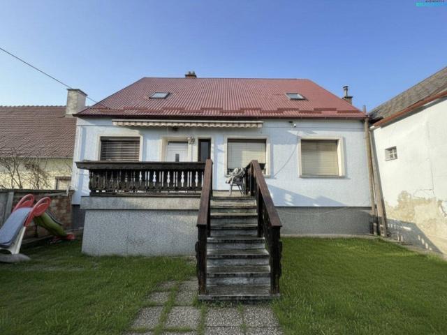 Großzügiges Familienhaus mit 6 Schlafzimmer & 2 Wohnküchen