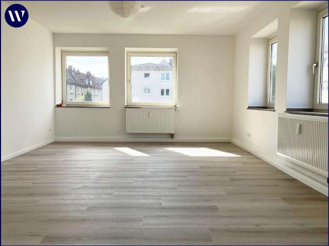 Einziehen & Wohlfühlen * helles Apartment + neuer Boden, offene Küche + Aufzug + zentrale Lage
