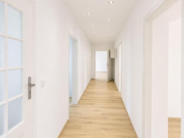 Einziehen & Wohlfühlen – Kernsanierte Wohnung mit eigenem Garten und Doppelgarage