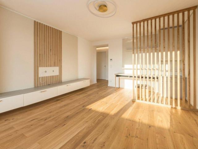 Einziehen & wohlfühlen + Modern sanierte 3 Zimmer Wohnung mit Balkon & Parkplatz