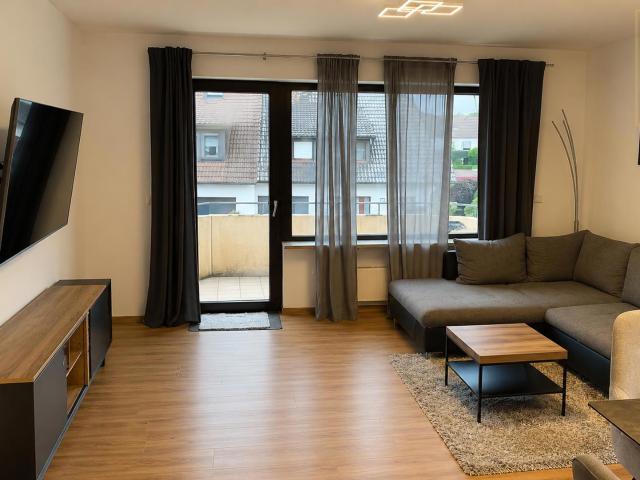 Einziehen & wohlfühlen – modernisierte 3 Zimmer Wohnung mit großem Balkon & Garage