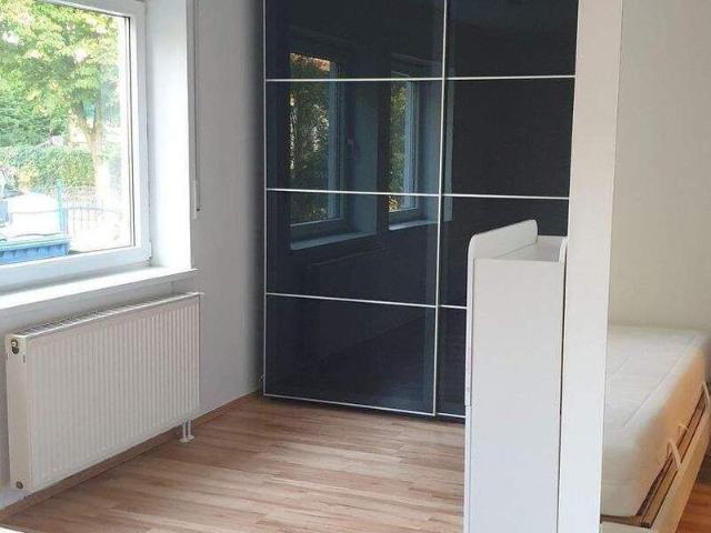 Einziehen und fertig! Teilmöblierte Wohnung mit EBK und Balkon in idyllischer Ruhe