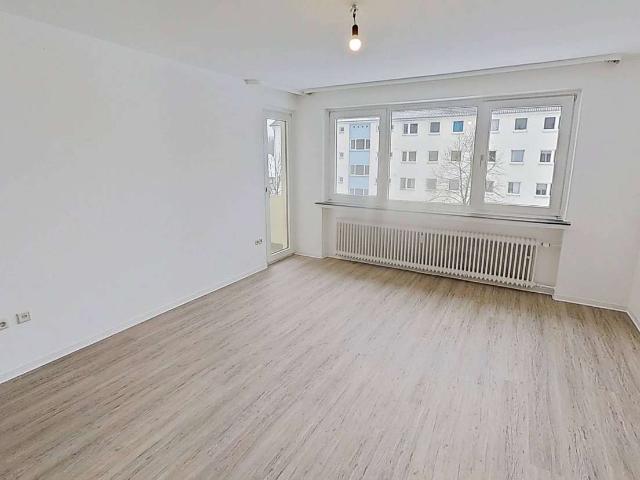 EINZIEHEN UND GUTSCHEIN SICHERN: Gemütliche 3 Zi. Whg. mit BALKON