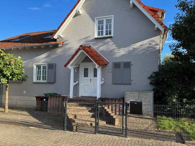 Einziehen und sofort wohlfühlen: Helles Einfamilienhaus mit mediterranem Charme in Lingenfeld